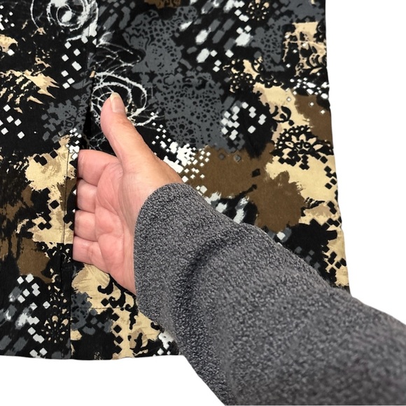 CJ Banks Abstract Print Black and Brown Button Front Long Sleeve Top Size 2X - Picture 4 of 10